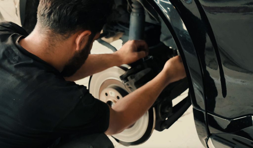 تعویض لنت ترمز ولوو XC90