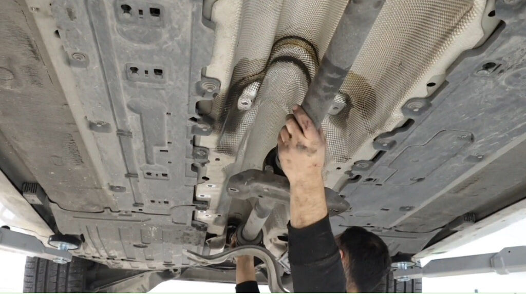 خارج کردن گاردن برای تعویض در ولوو